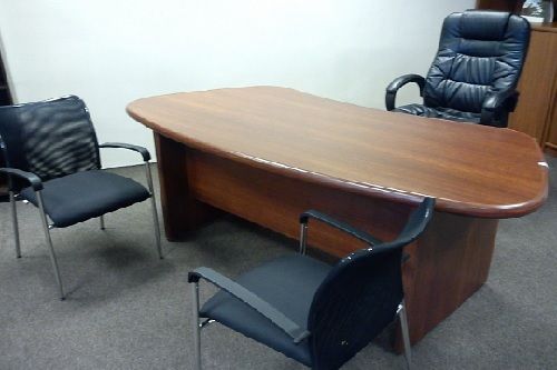 VEGA - biroja vadītāja galds un krēsli